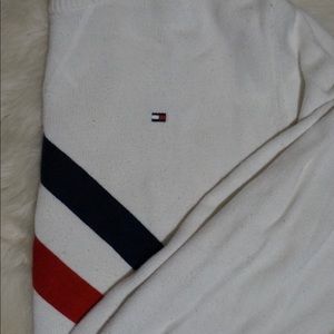 White Tommy Hilfiger sweater